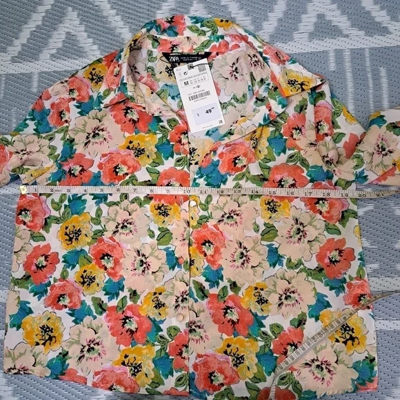 Zara Floral Cropped Button-Front Top in Multi-Color - Picture 8 of 9